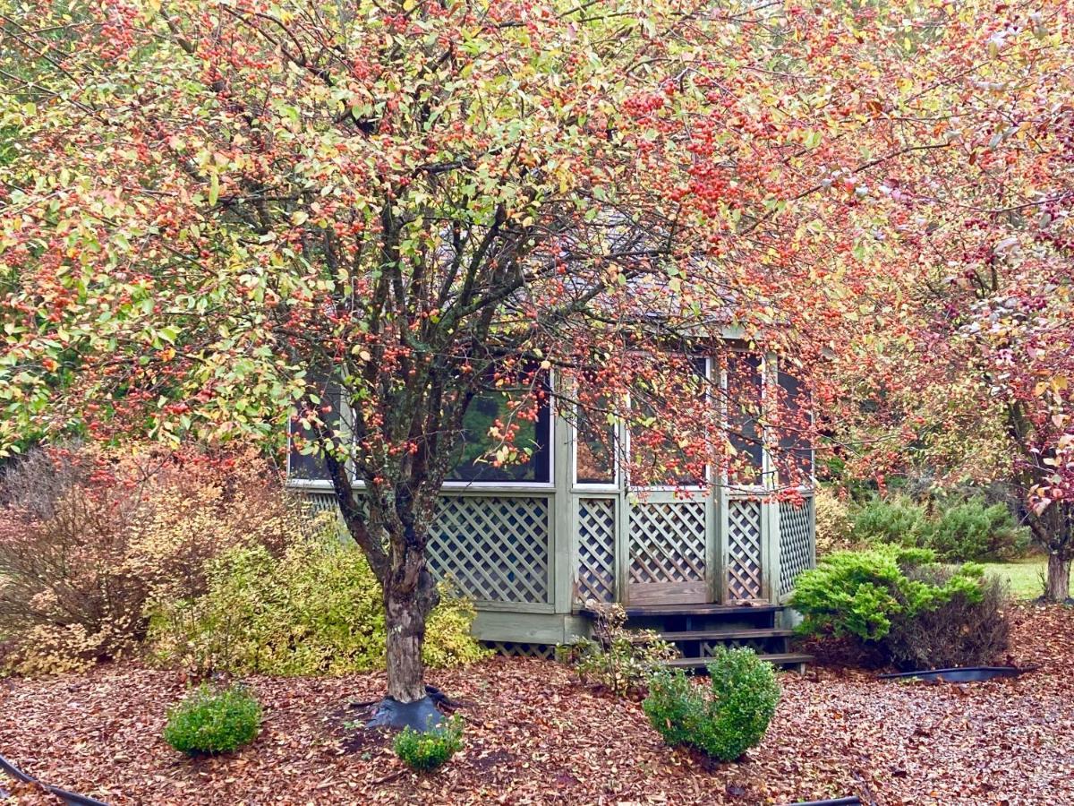 Garden Grove Retreat & Lodging Near Pictured Rocks, Fayette, Trails Exterior photo